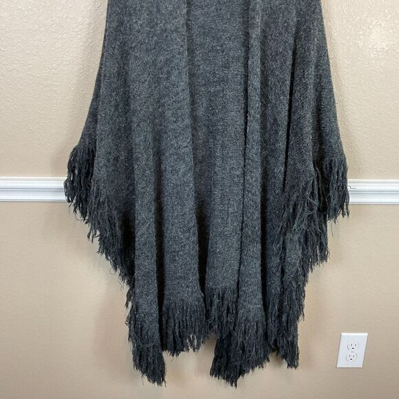 Do Everything In Love Gray Poncho OS Open Front Sweater Acrylic Warm Cozy Boho - Picture 3 of 11